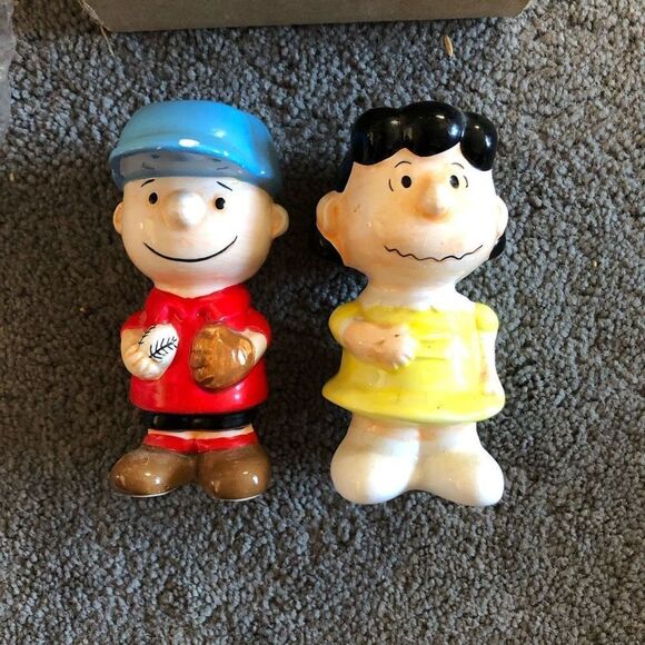 VINTAGE BENJAMIN & MEDWIN PEANUTS CHARLIE BROWN LUCY SALT SHAKERS NEW IN BOX - Picture 6 of 11